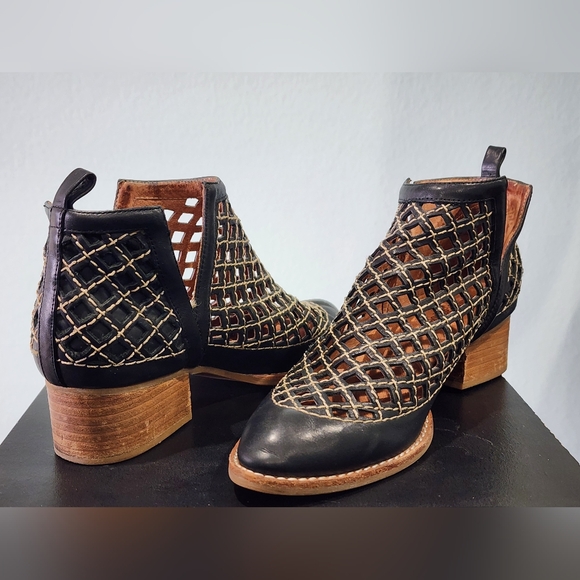 JEFFREY CAMPBELL | Taggart Ankle Bootie | Black and Tan | Womens 7.5 - Picture 2 of 12
